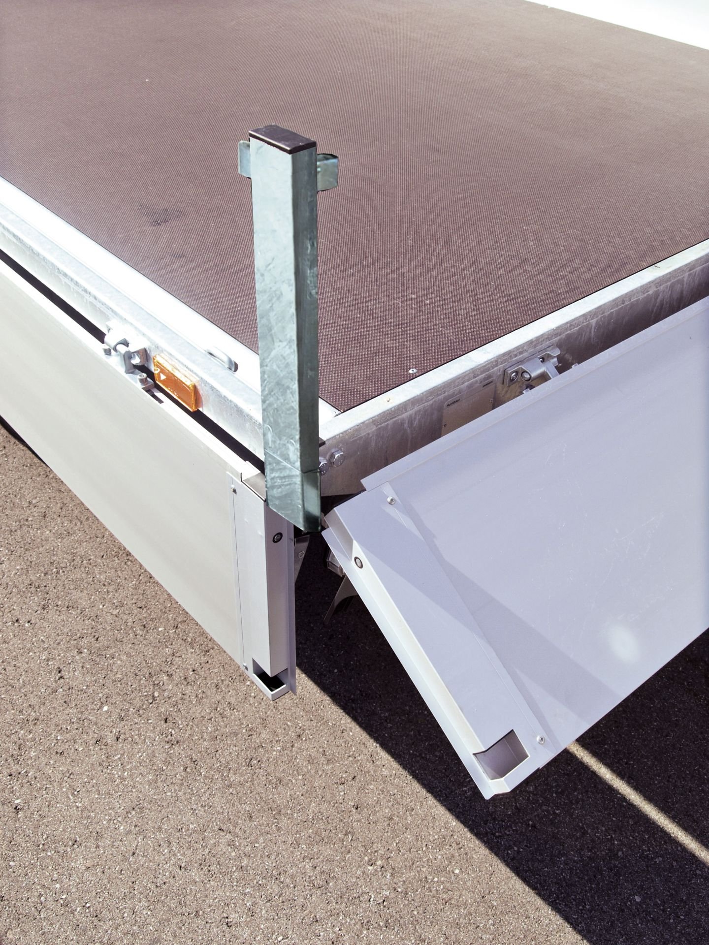 Remorque modèle plateau HN 203116, 2000 kg, pneus 10 pouces – Image 5