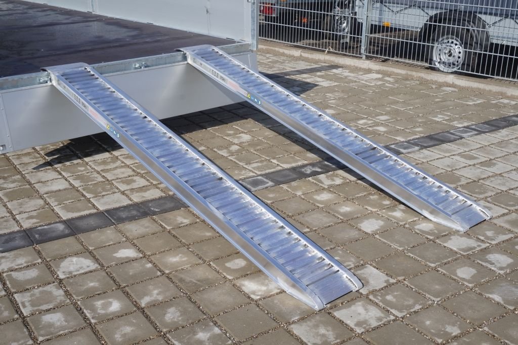 Rampe de chargement en aluminium droit pour remorque, 2500 x 260 mm, capacité de charge 3000 kg, 1 paire - pleine